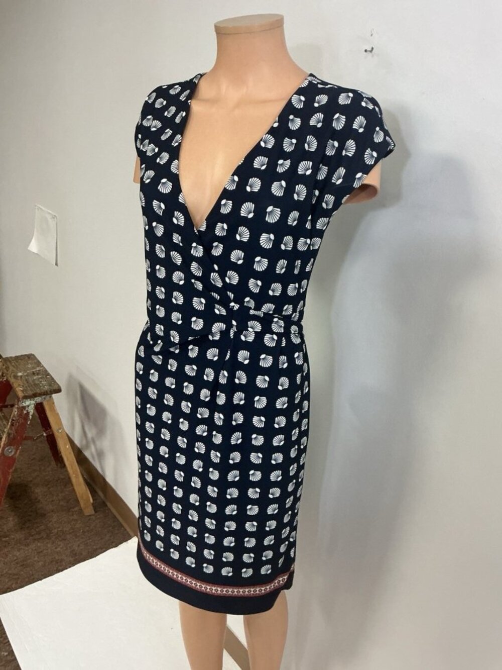 Ann Taylor Navy Wrap Dress Seashell Print Womens 0 - Picture 9 of 9